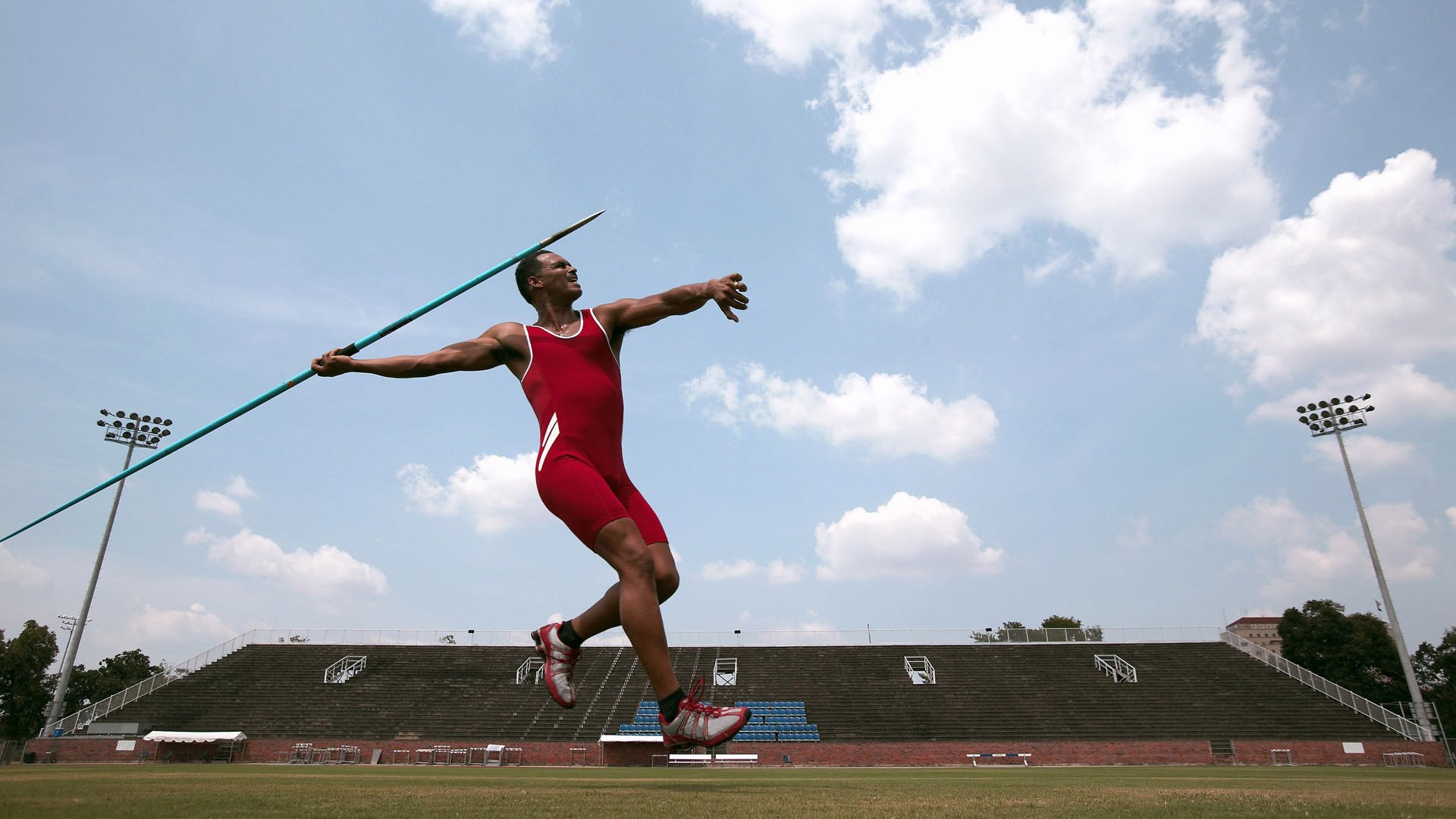 高空争顶还是控球控场？欧冠战术解密